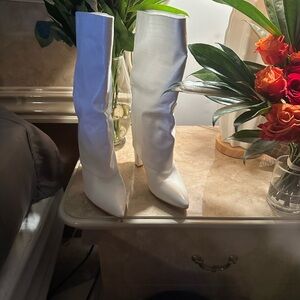 PrettyLittleThing Chic White Heeled Boots